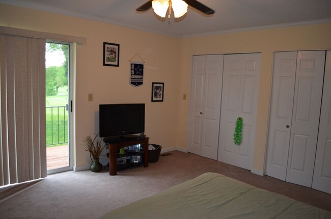 Building Photo - 2 BR Townhouse on the Golf Course