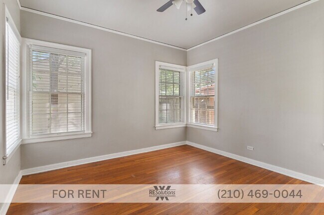 Building Photo - 336 E Lullwood Ave