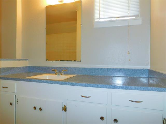Building Photo - 401 Betchan Dr
