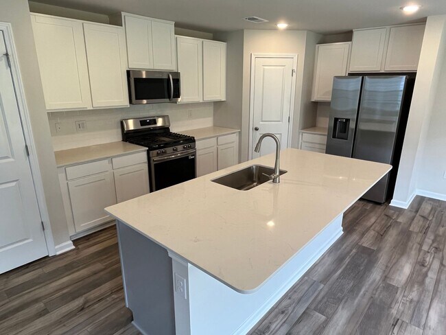 Building Photo - COMING AUGUST 2026!!! Newer 4 Bed Home in University Area