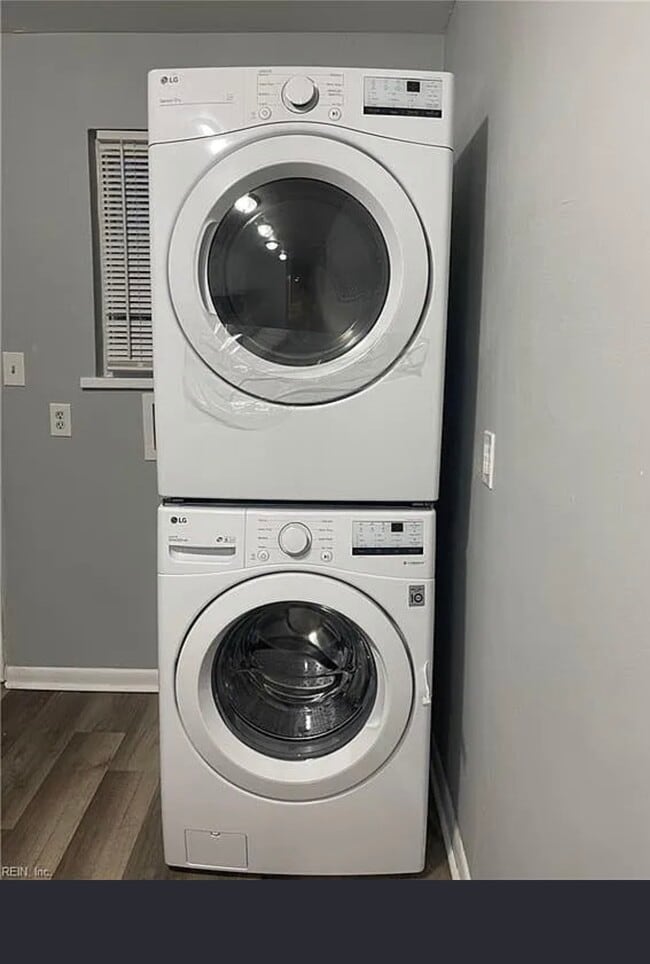 Building Photo - 633 42nd St