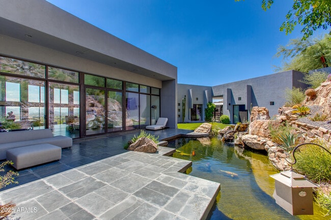 Building Photo - 4228 E Highlands Dr