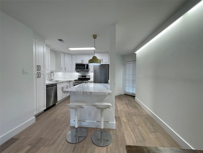 Building Photo - 614 Kipling St