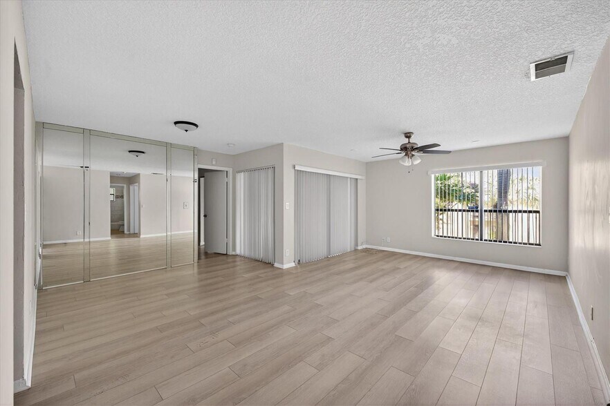 Building Photo - 4467 Carambola Cir S