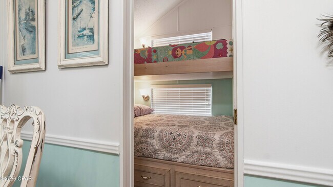 Building Photo - 1219 Thomas Dr