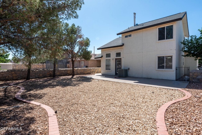 Building Photo - 2212 Tierra De Oro Way