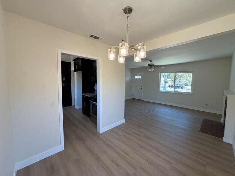 Building Photo - 8232 Malven Ave