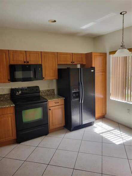 Building Photo - 2578 SW 82nd Ave