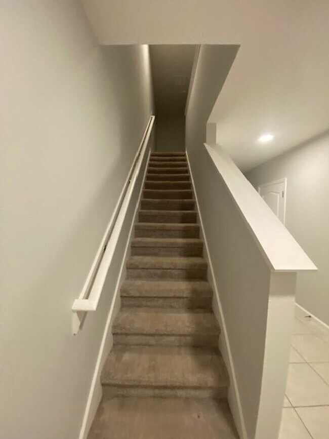 Building Photo - 3 Bedroom 2.5 Bath Townhouse in Eden at Cr...
