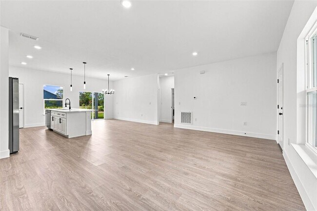 Building Photo - 143 GONDOLIER Pl