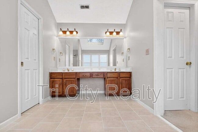 Building Photo - 404 Topaz Trail