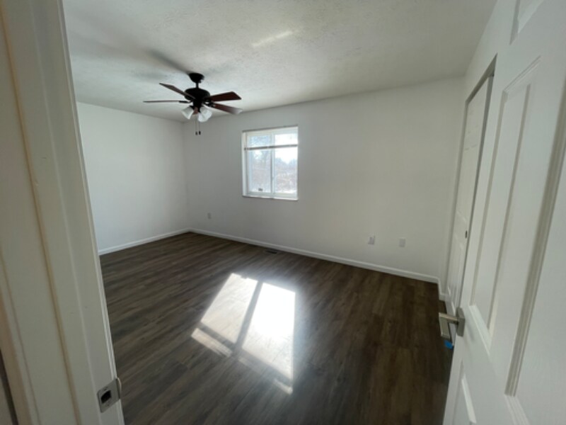 Building Photo - 617-621 N Sherry Dr