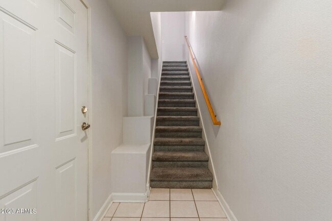 Building Photo - Amazing Townhome in Gated Community!