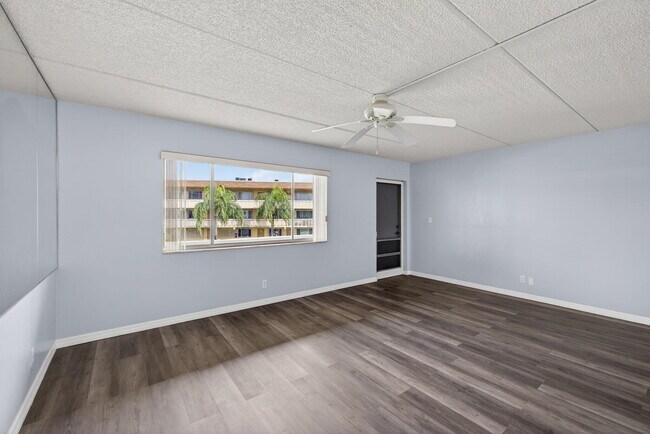 Building Photo - 700 Village Green Ct