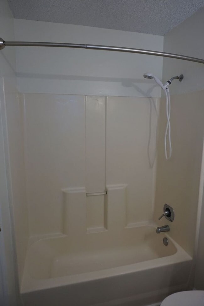 Building Photo - Cozy Two Bedroom 2 Full Bathroom Duplex!