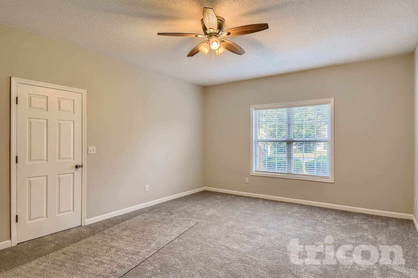 Building Photo - 1309 Vine Cir