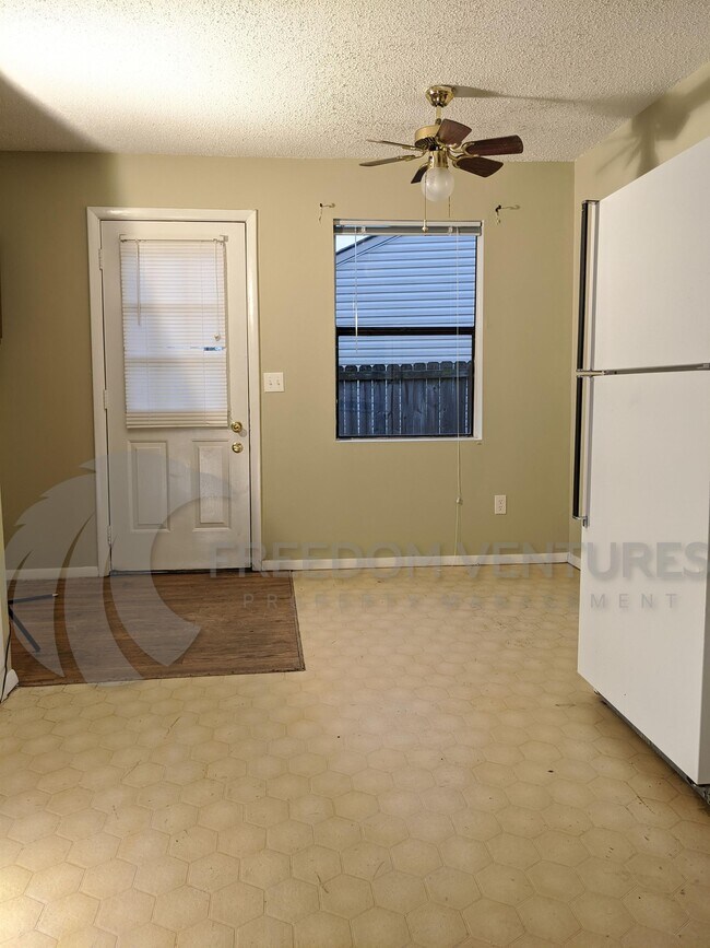 Building Photo - 2300 Grayson Valley Dr