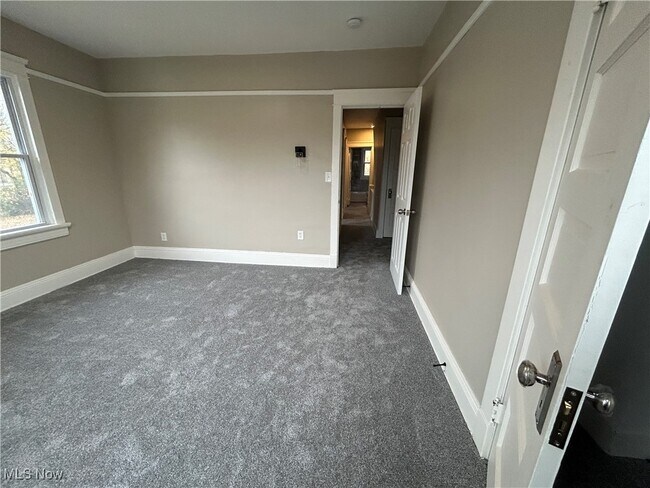 Building Photo - 7417 Linwood Ave