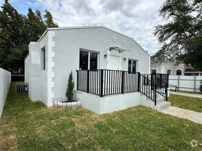 Building Photo - 3 bedroom in Miami FL 33150