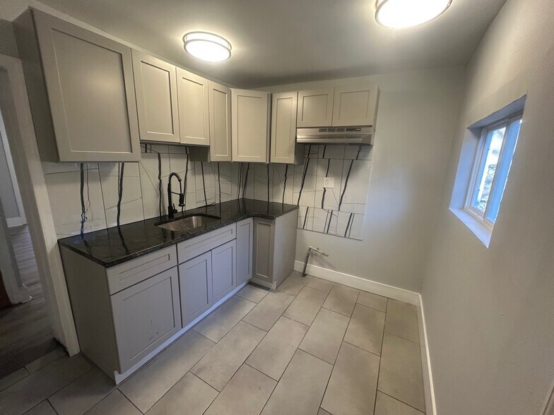 Building Photo - 5647 Heiskell St