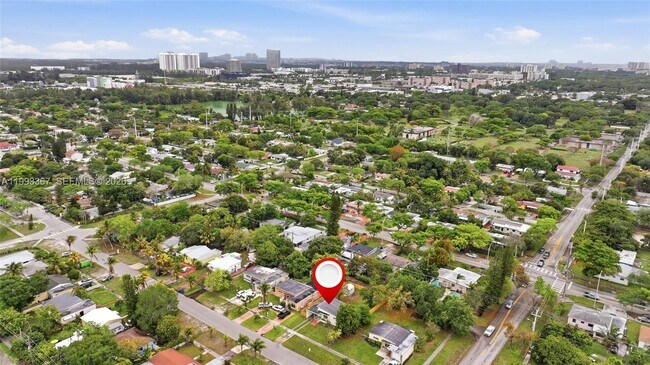 Building Photo - 1620 NE 160th St