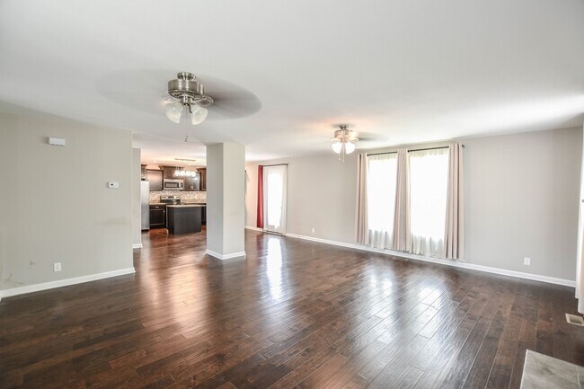 Building Photo - Pet Friendly in Woodlawn!