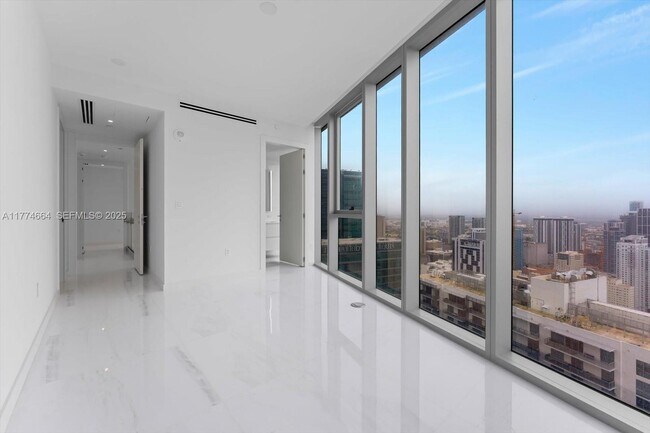 Building Photo - 300 Biscayne Blvd Way