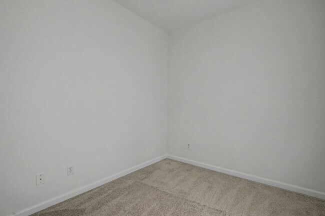 Building Photo - Carolina Lakes!