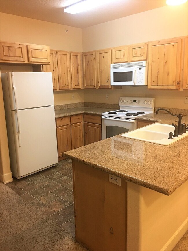 Building Photo - PHEASANT RUN CONDO (PR#24)