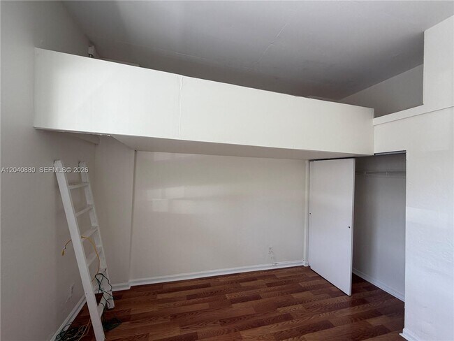 Building Photo - 2715 Tigertail Ave