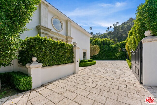 Building Photo - 10914 Bellagio Rd
