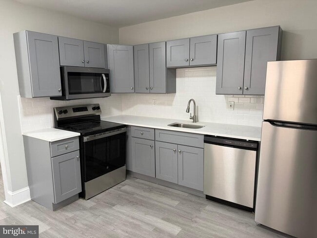 Building Photo - 244 Mansion Ave