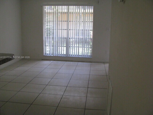 Building Photo - 10832 N Kendall Dr
