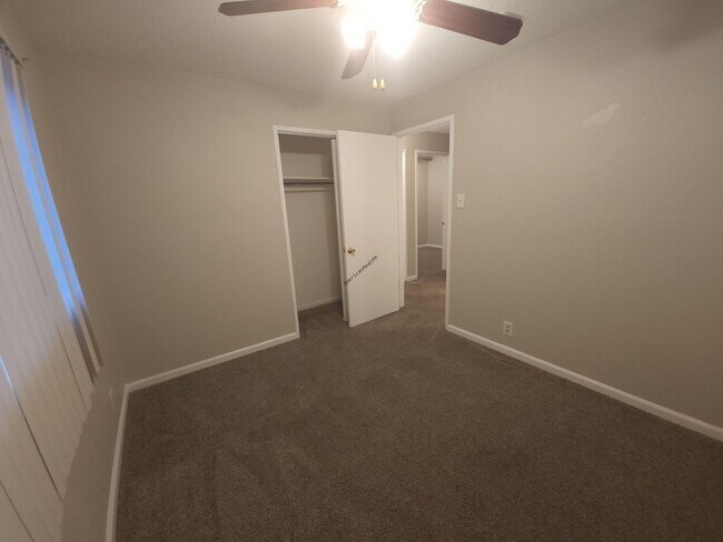 Building Photo - Charming & Comfortable Home in North County St. Louis