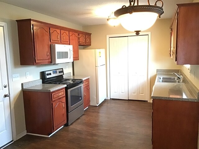 Building Photo - 3494 Sandpiper Dr