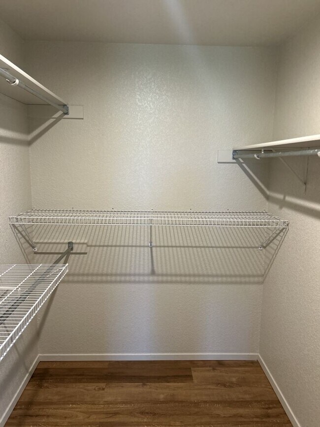 Building Photo - 621 Deloris Dr