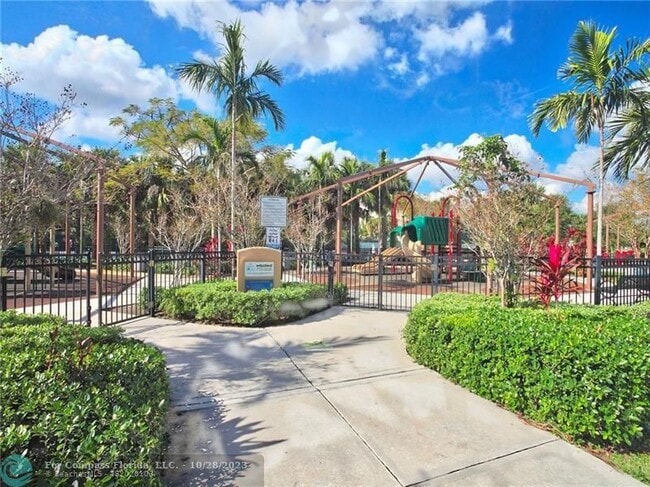 Building Photo - 2650 S Course Dr