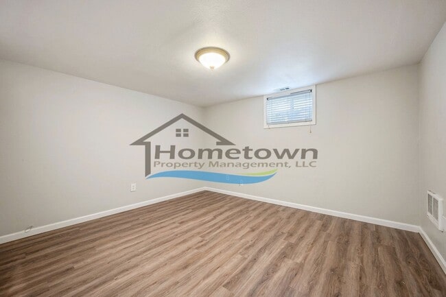 Building Photo - 4 Bedroom 2 Bath Home with 2-Car Detached Garage Available in Hayden, Idaho!