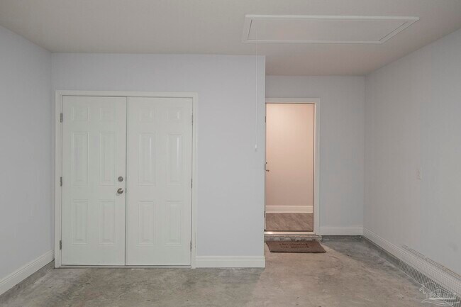 Building Photo - 3304 Bonfire Dr