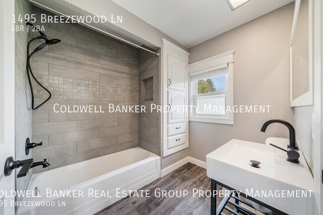 Building Photo - 1495 Breezewood Ln