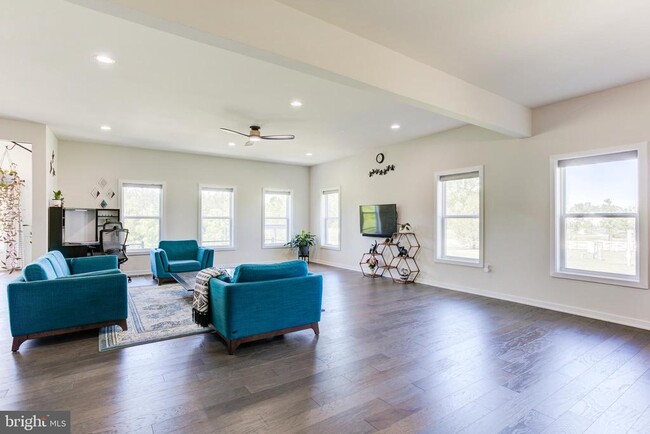 Building Photo - 41355 Tarragon Leaf Dr