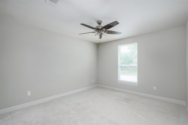 Building Photo - 5915 Ludington Dr