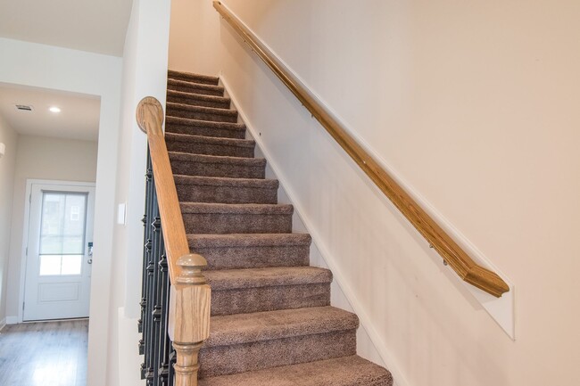 Building Photo - Beautiful Gallatin Townhome w/ Appliances!