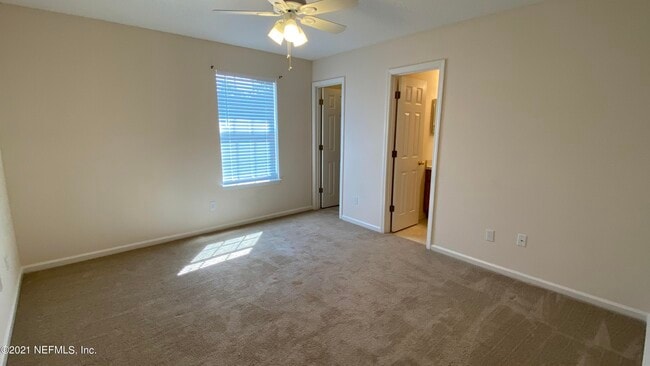 Building Photo - 445 Scrub Jay Dr