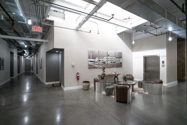 Building Photo - Beautiful 2 bedroom/2 bathroom loft with exposed brick, steel beams and hand scrapped wood floors.