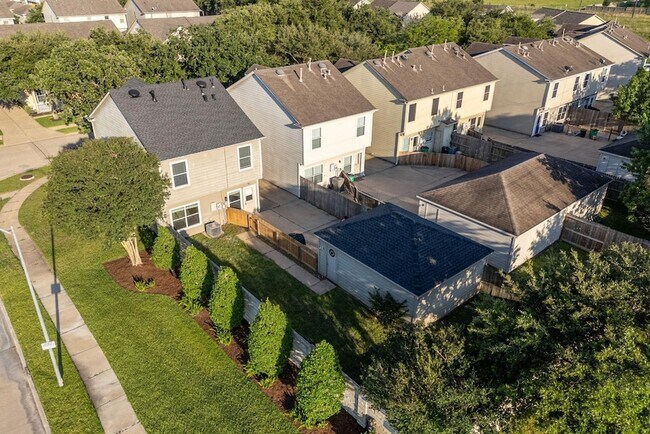 Building Photo - 9631 Coyote Creek Dr