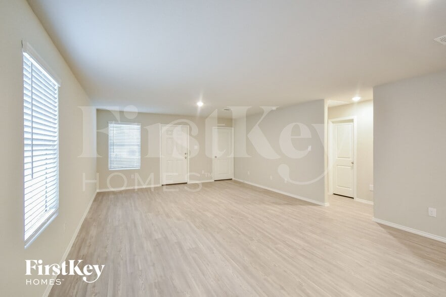 Building Photo - 10815 Giacconi Dr