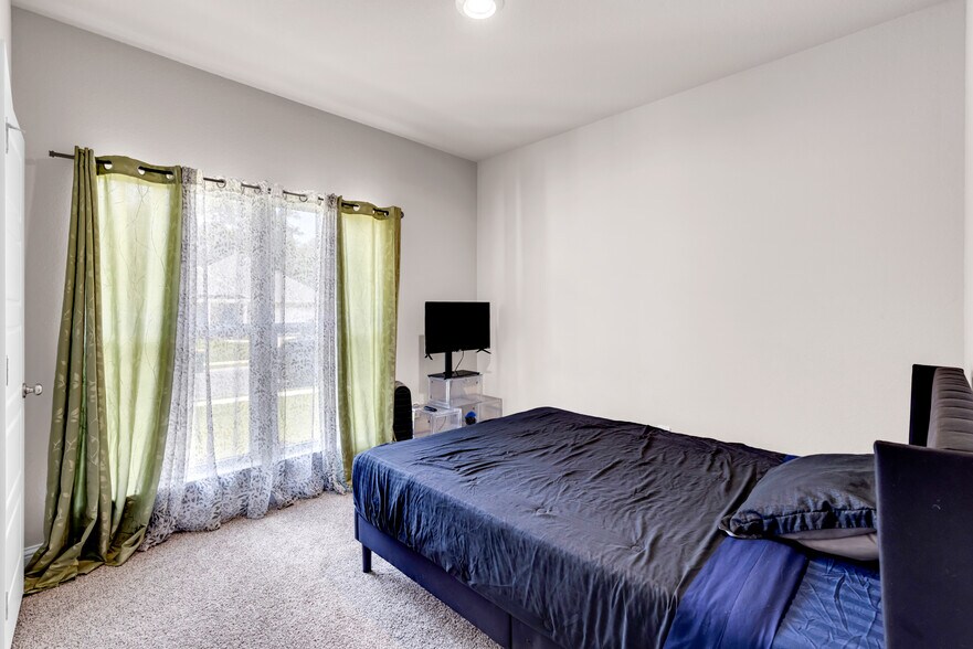 Building Photo - 5371 Leeds Ln