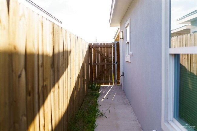 Building Photo - 18 N Blair Ave