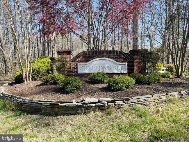 Building Photo - 6 Beau Ridge Dr